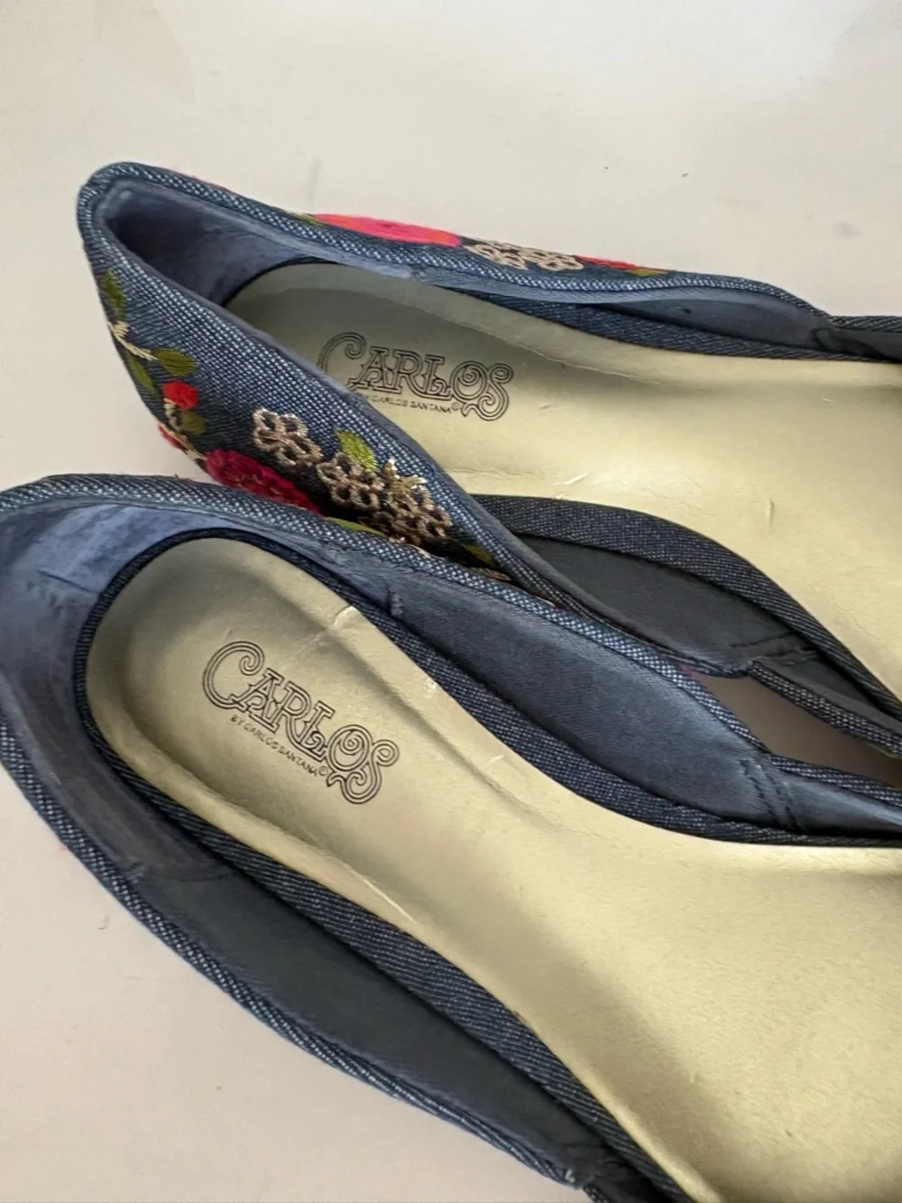 Carlos Santana Navy Floral Embroidered Pointed-Toe Flats 8